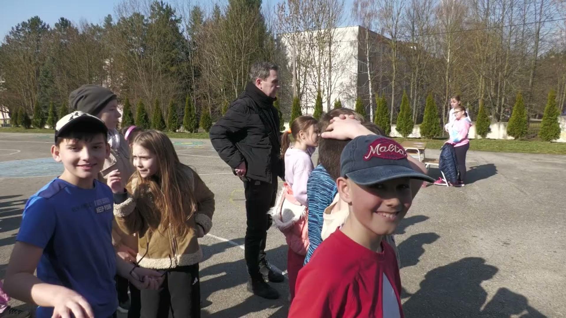 Embedded thumbnail for Stovky žiakov si pripomenuli oslobodenie mesta behom