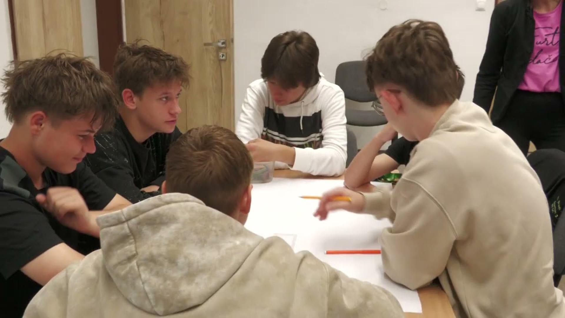 Embedded thumbnail for Dostali lekciu slušného správania sa 